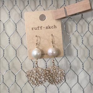 Beautiful faux pearl and gold rhinestone earrings